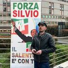 Berlusconi, un suo fan dal Salento al San Raffaele: «10 ore di treno per stargli vicino»