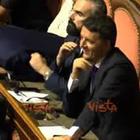 Renzi sorride durante intervento di Salvini in Aula al Senato