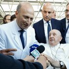 Sergio Alfieri, il chirurgo del Papa indagato per falso: «Firmava registro interventi ma non operava i pazienti». Il medico: «Sono sereno»