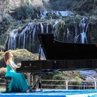 Giornata mondiale dell'acqua, la pianista Cristiana Pegoraro omaggia la Cascata e Piediluco