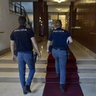 Roma, donna trovata morta in casa: tracce di sangue sul pavimento della camera e del salone