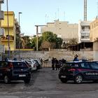 Agguato in strada vicino a Bari: uccisa una donna, un ferito «È stata usata come scudo»