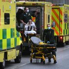 Boom di casi in Gb, attese record per ambulanze