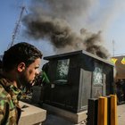 Baghdad, assalto all'ambasciata Usa. Trump accusa: «Iran responsabile»