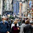 Coprifuoco, a Napoli folla in Centro per «l'ultimo caffè» prima del lockdown in Campania