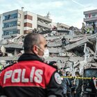 Terremoto di 7.0 a Samos, 14 morti tra Turchia e Grecia. A Smirne edifici crollati