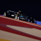 GP di Sakhir, libere 2: Hamilton porta la Mercedes al comando, Sainz quarto, Red Bull in difficoltà