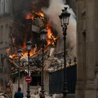 Incendio a Parigi, crolla una scuola dopo l'esplosione: «37 feriti, 4 sono gravi». Almeno due dispersi sotto le macerie