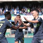 L'Inter vince 2-1 in trasferta con il Chievo e insegue da vicino le due romane