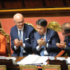 Conte bis, fiducia al Senato con 169 sì. Accuse tra premier e Salvini, Aula come un ring