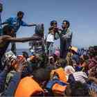 Otto migranti a Lampedusa «in grave stato di denutrizione e molto disidratati»