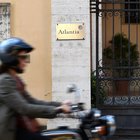 Atlantia a picco perde il 25%, giù anche Gavio Benetton: «Faremo di tutto per la verità»