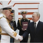 Putin: «Missili ipersonici Tsirkon alle truppe». E avverte: «Difenderemo i confini marittimi con ogni mezzo»