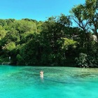 Selvaggia Lucarelli in “vacanza” alla piscina naturale delle Mole di Narni.