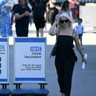 Nuovo picco di contagi in Gran Bretagna: quasi 28mila casi in un giorno, i morti sono 22