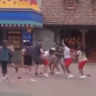 Disneyworld, rissa tra famiglie davanti ai bambini per vedere Topolino