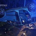 Roma choc, auto con cinque ragazzi si schianta contro un albero e si ribalta: morto un 17enne