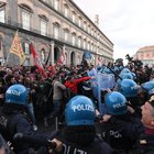 Salvini contestato a Napoli, scontri tra manifestanti e polizia