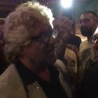 Video/Grillo scatenato in discoteca: «Non vi libererete di me»