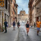 Roma e l'ansia di ricostruire: si apre con il metro in mano