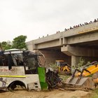India, bus nel fossato: morti e feriti