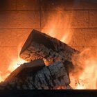 Roma, nasconde 20mila euro di buoni postali nel caminetto: la moglie accende il fuoco per Natale e brucia tutto