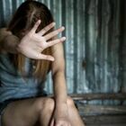 Disabile 17enne picchiata e violentata per mesi dalla madre e dal compagno