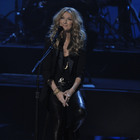 Celine Dion ai Grammy, l'apparizione a sorpresa durante la battaglia con la malattia rara. La cantante commossa: «Sono felice»