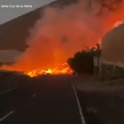 Vulcano Canarie, la lava sulle strade di La Palma