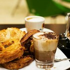 Caffè a 70 cent e cappuccino a un euro: il bar dei 'miracoli' a Polignano. «Non alziamo i prezzi, ecco perché»
