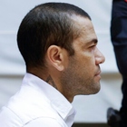 «Dani Alves si è suicidato in carcere», la fake news sull'ex calciatore. Lo sfogo del fratello: lo volete morto