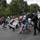 George Floyd, incidenti a Parigi: black bloc in azione