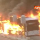 Bus Atac in fiamme a Roma in via Palmiro Togliatti