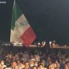 Salvini: «Noi mascherinati e i migranti che infettano»