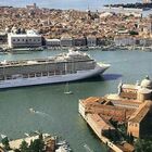 Grandi navi a Venezia, Unesco: «Se non si ferma l'accesso finirà nella lista nera dei luoghi in pericolo»
