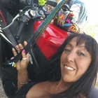 Roma, perde il controllo della moto e scivola sotto il pullman: muore mamma 48enne