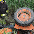 Trento, trattore si ribalta nel bosco: 28enne morto schiacciato