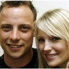 Oscar Pistorius libero dieci anni dopo l'omicidio della fidanzata: sì alla condizionale per l'ex campione paralimpico