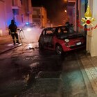 Altra notte di fuoco nel Salento: l'auto in fiamme rischia di incendiare una falegnameria