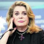 Paura Deneuve l'attrice ricoverata per un malore «Lieve ischemia»