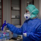 Coronavirus, Stati Uniti terzi per numero di contagi: Francia vota lo stato d'emergenza sanitario