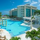 Bahamas, il giallo dei tre turisti morti nel resort di lusso: «Malore e convulsioni, poi il decesso»