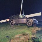 Incidente choc a Ferrara, auto infilzata dal guardrail