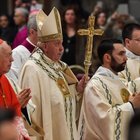 Papa Francesco, bagno di folla a San Pietro: «Roma non è solo degrado e corruzione»
