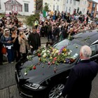 Sinead O'Connor, migliaia di fan e amici famosi ai funerali musulmani in Irlanda