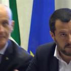 Il Rolling Stone lo attacca, Salvini risponde: «Multimilionari e radical chic, aprano le porte delle loro ville»