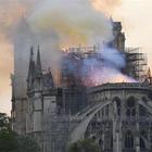 Incendio Notre Dame, le serrature del Diavolo: acqua santa e esorcismi nella spaventosa leggenda Video