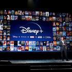 Disney, più abbonati di Netflix per la prima volta nella storia: così il binge watching sta passando di moda