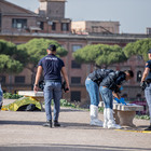 Roma choc, suicidio al Circo Massimo: guardia giurata si spara e muore sotto gli occhi dei passanti