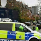 Liverpool choc: entra in una casa, spara e uccide una bimba di 9 anni. È caccia all'assassino